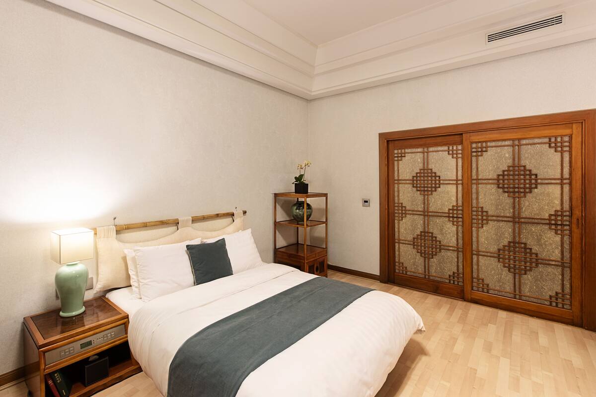 Korean Style Ondol Double Room With City View (Ondol Floor and 1 Double Bed)