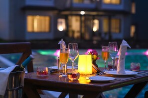 2 restauranter: frokost, lunsj og middag serveres