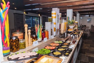 Desayuno buffet diario (NPR 1800 por persona)