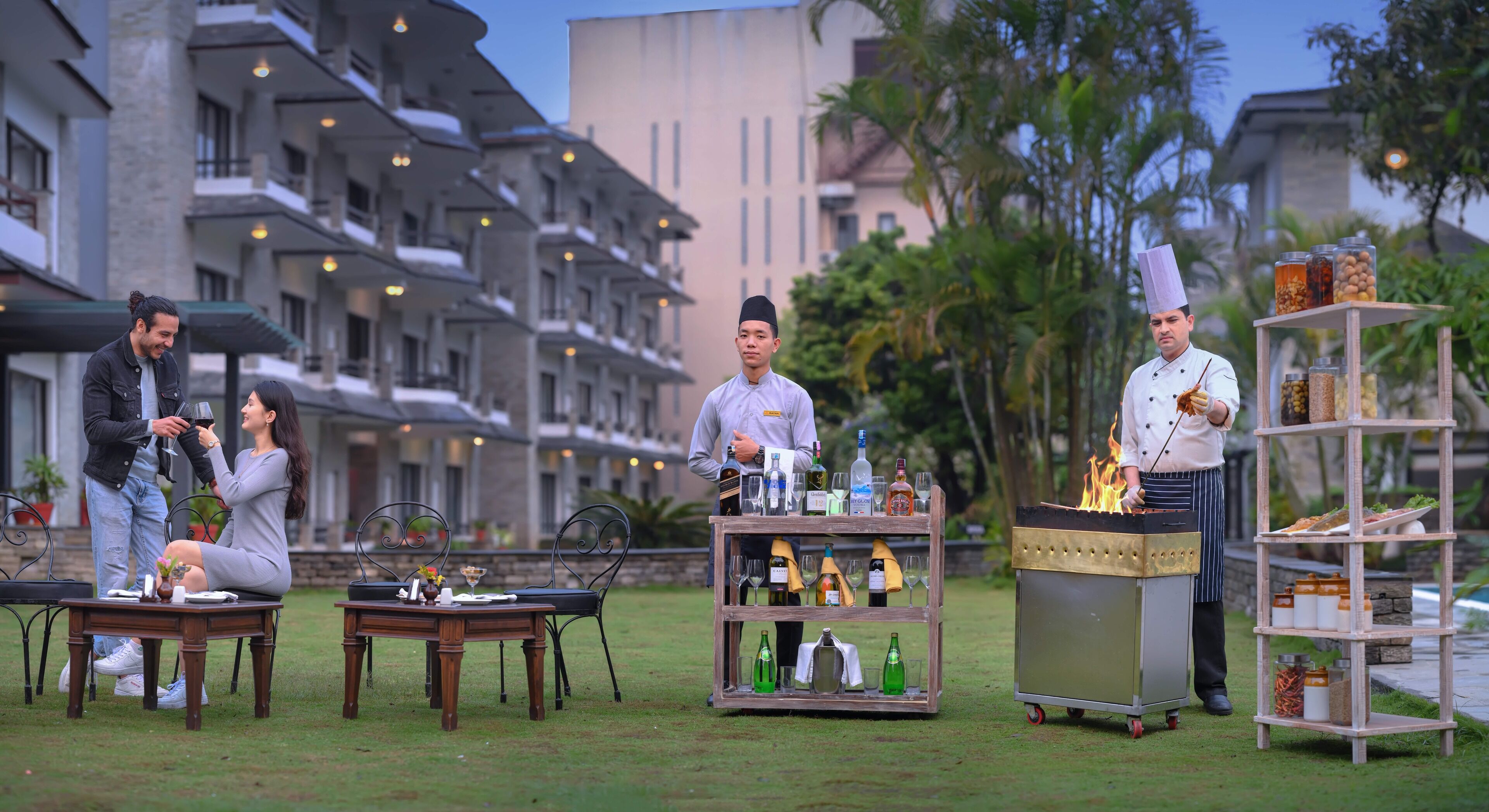 2 restaurants, breakfast served