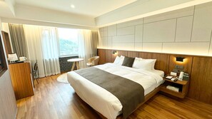 Superior Double Room, Mountain View | Premium bedding, free minibar items, in-room safe, desk - Commodore Hotel Gyeongju (Gyeongju)