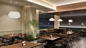 3 ristoranti; aperti a colazione, a pranzo e a cena