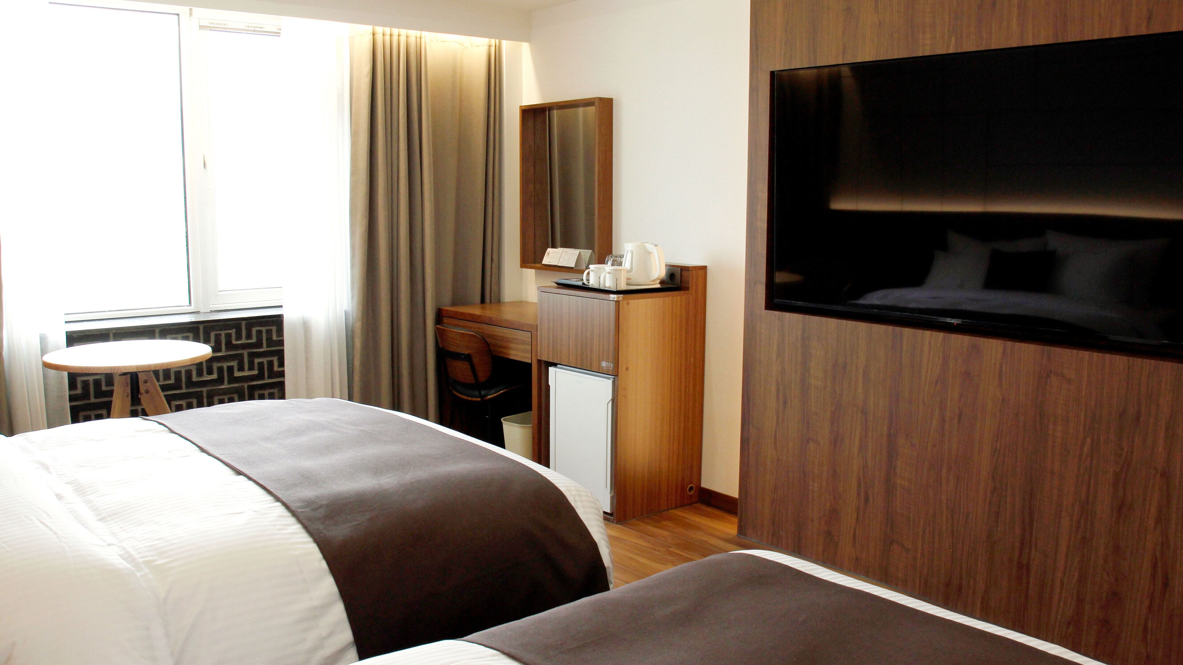 deluxe twin room, mountain view | 1 bedroom, premium bedding, free minibar items, in-room safe