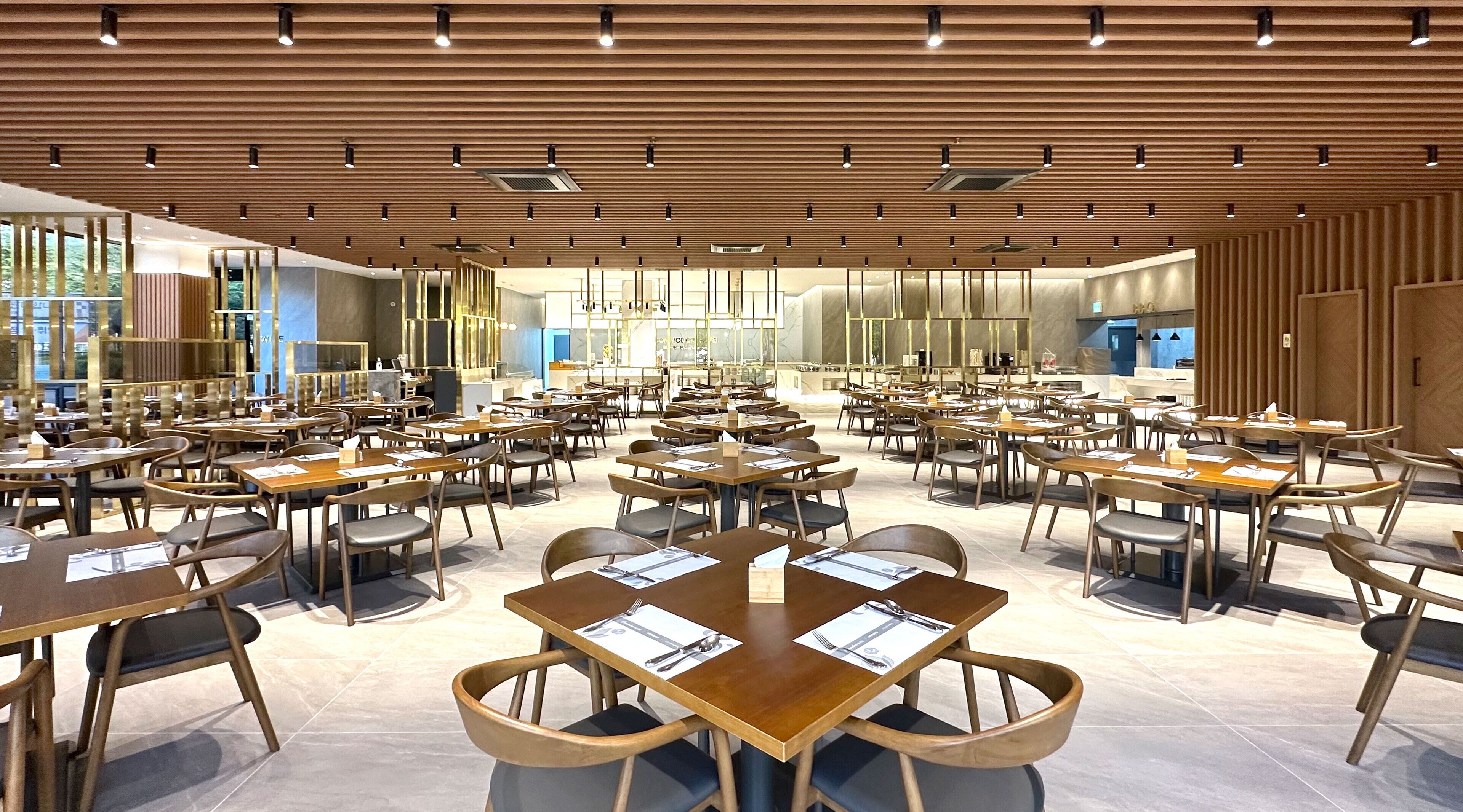 daily buffet breakfast (krw 33000 per person)