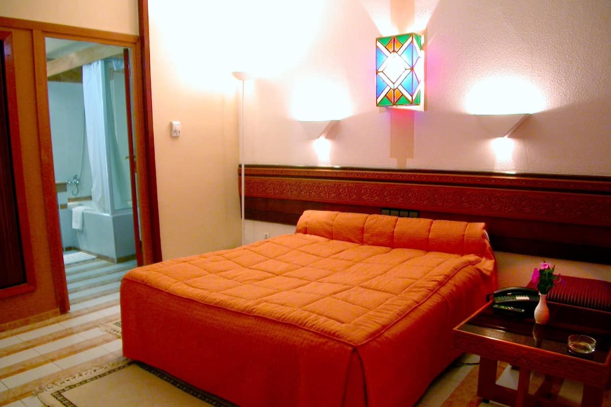 Camera singola | Biancheria da letto di alta qualità, minibar, una cassaforte in camera