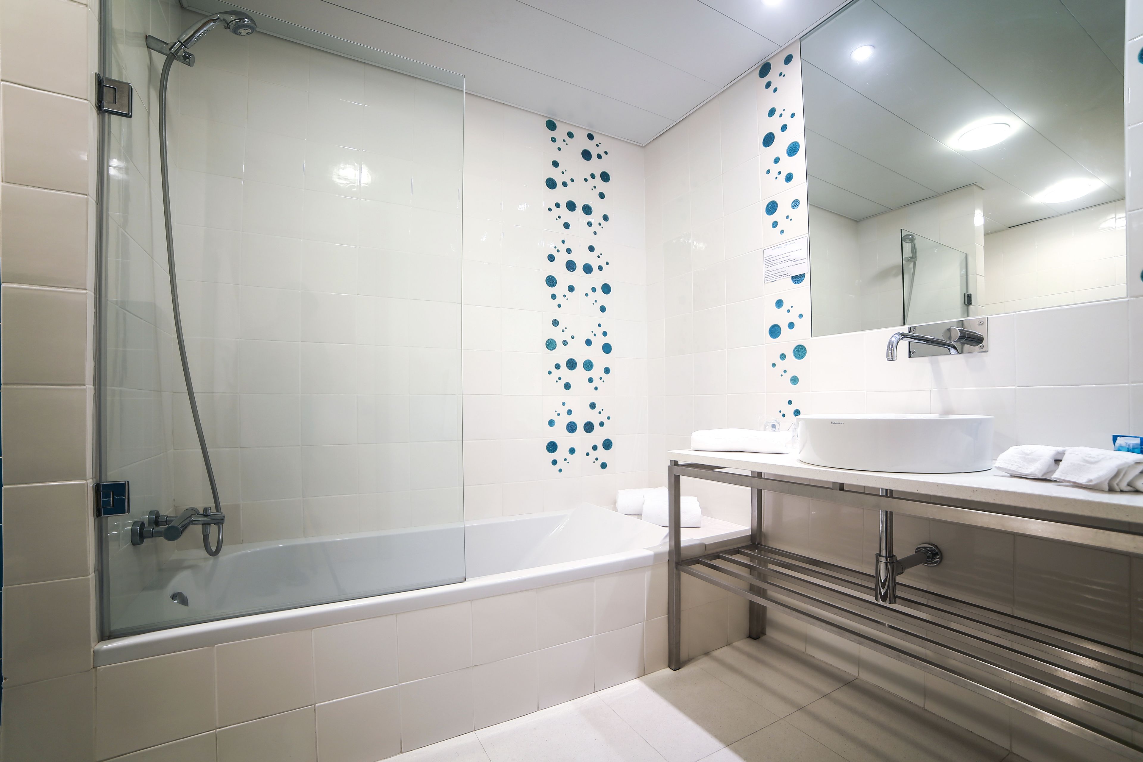 bathtub, free toiletries, hair dryer, bidet