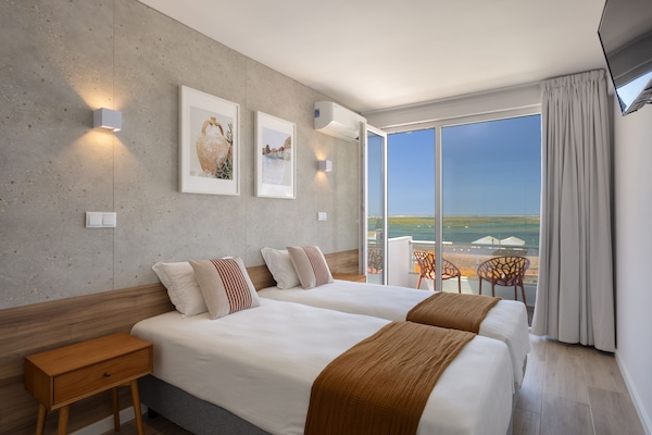 Standard Twin Room | Desk, soundproofing, free WiFi, bed sheets