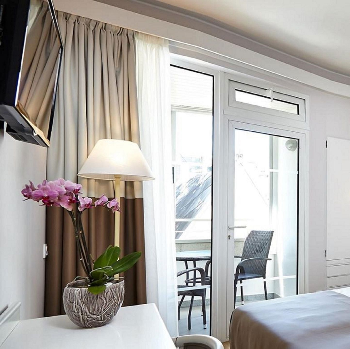 Desk, laptop workspace, blackout drapes, free WiFi