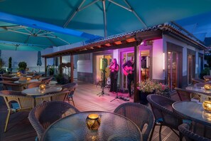 Outdoor dining - Hotel Madeira (Funchal)