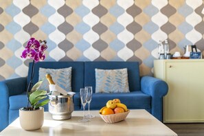 Superior Suite | Living area | Books - Hotel Madeira (Funchal)