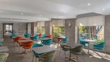 Bao gồm bữa sáng buffet hàng ngày