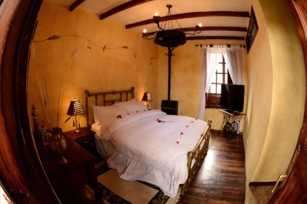 Premium bedding, down comforters, in-room safe, WiFi (free)