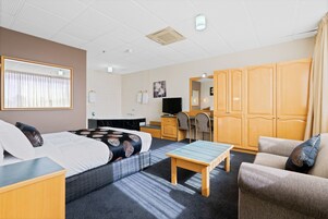 Family Double Room, Multiple Beds, Non Smoking, Jetted Tub | Bathroom | Shower, rainfall showerhead, hair dryer, towels