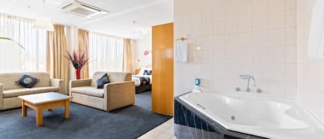 Deluxe Queen Spa Room | Premium bedding, individually furnished, desk, blackout drapes