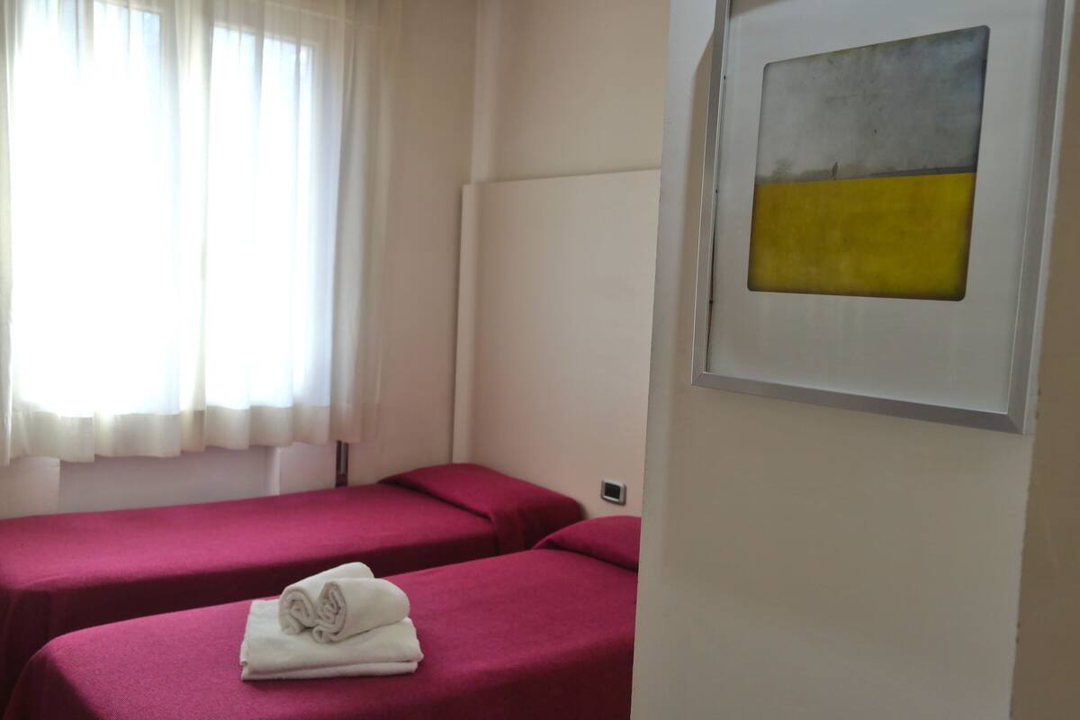 In-room safe, desk, free WiFi