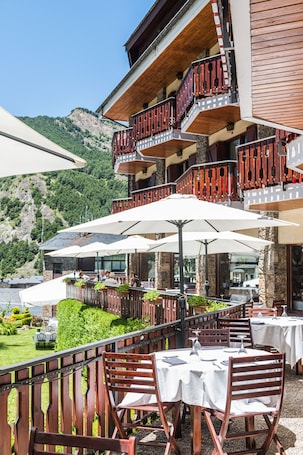 Fachada de la propiedad. Hotel Coma