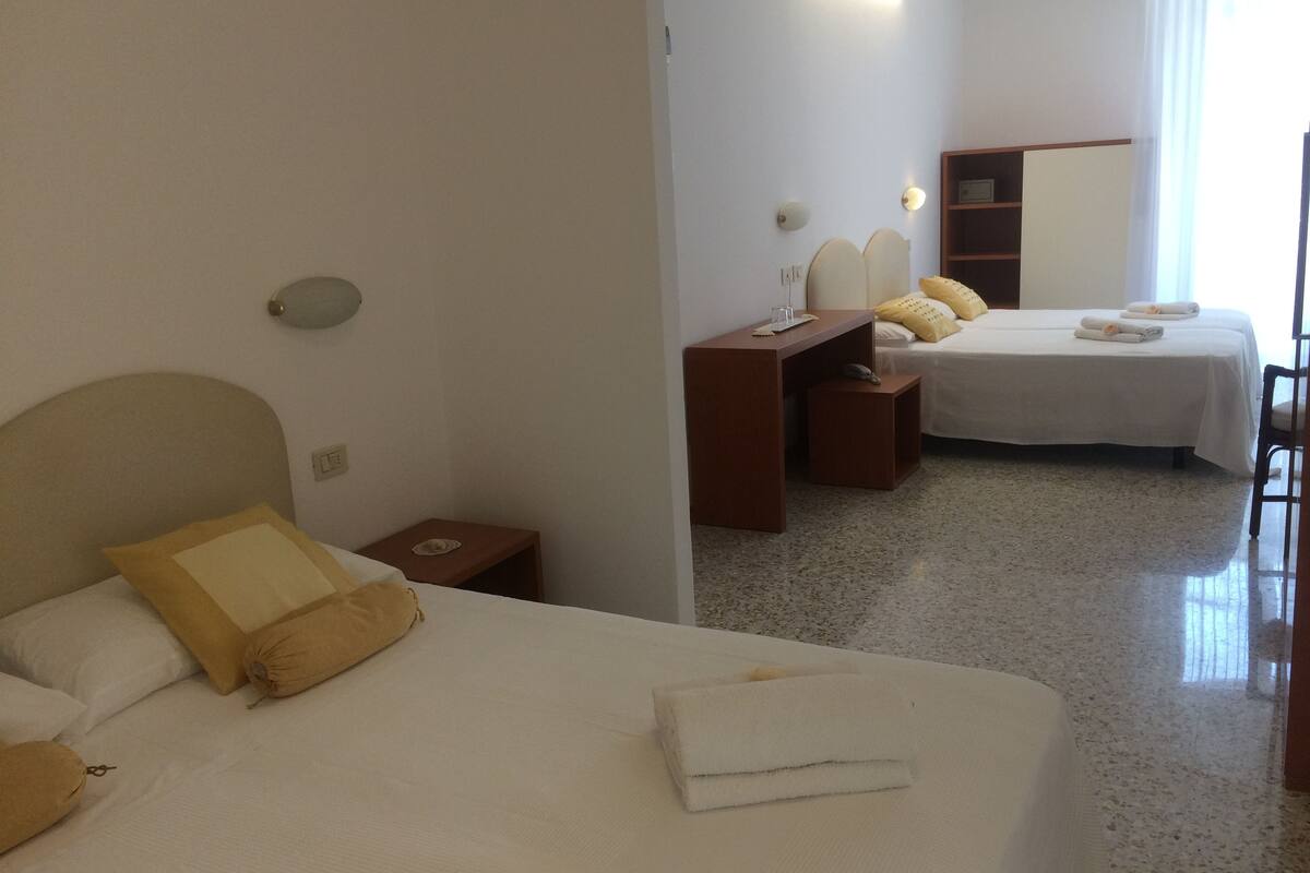 Quadruple Room | In-room safe, desk, cribs (surcharge), WiFi (free)