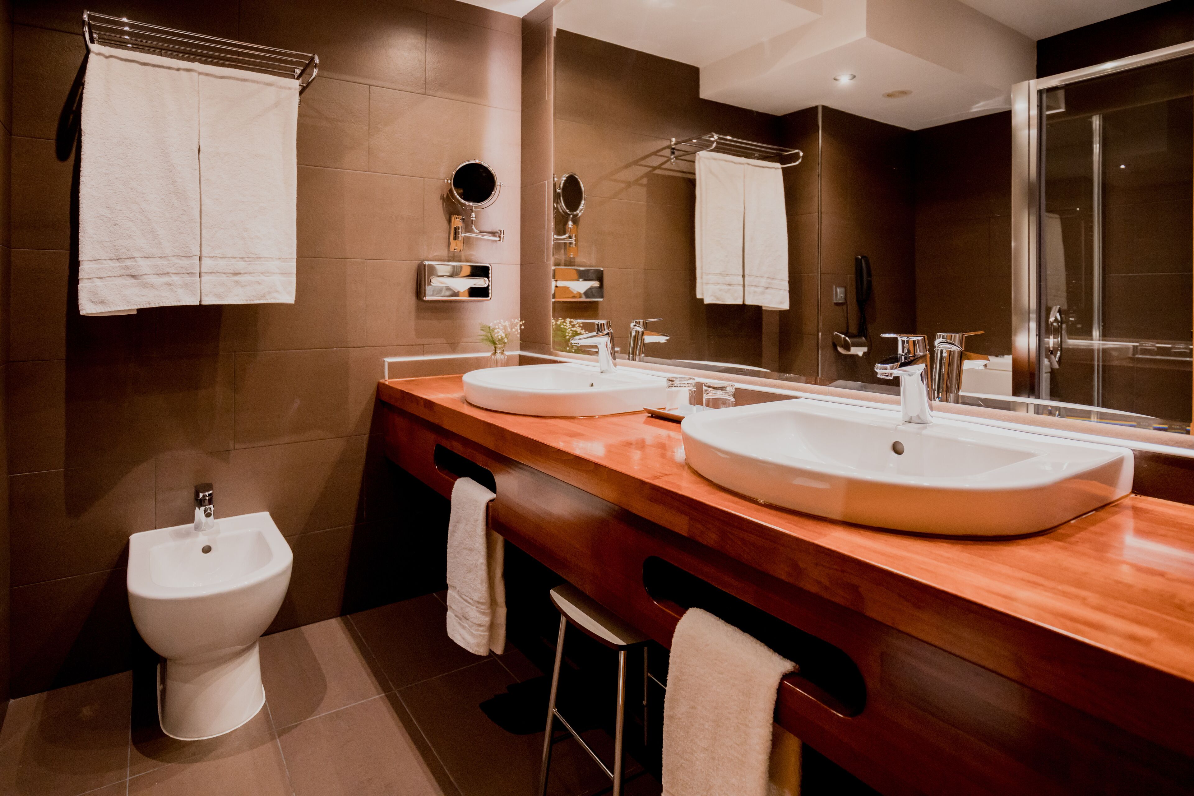 premium double room | bathroom | free toiletries, hair dryer, bathrobes, towels