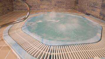 Sauna, hot tub, steam room, Turkish bath/hammam