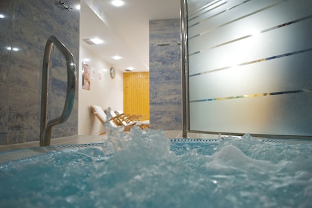 Bañera de hidromasaje interior