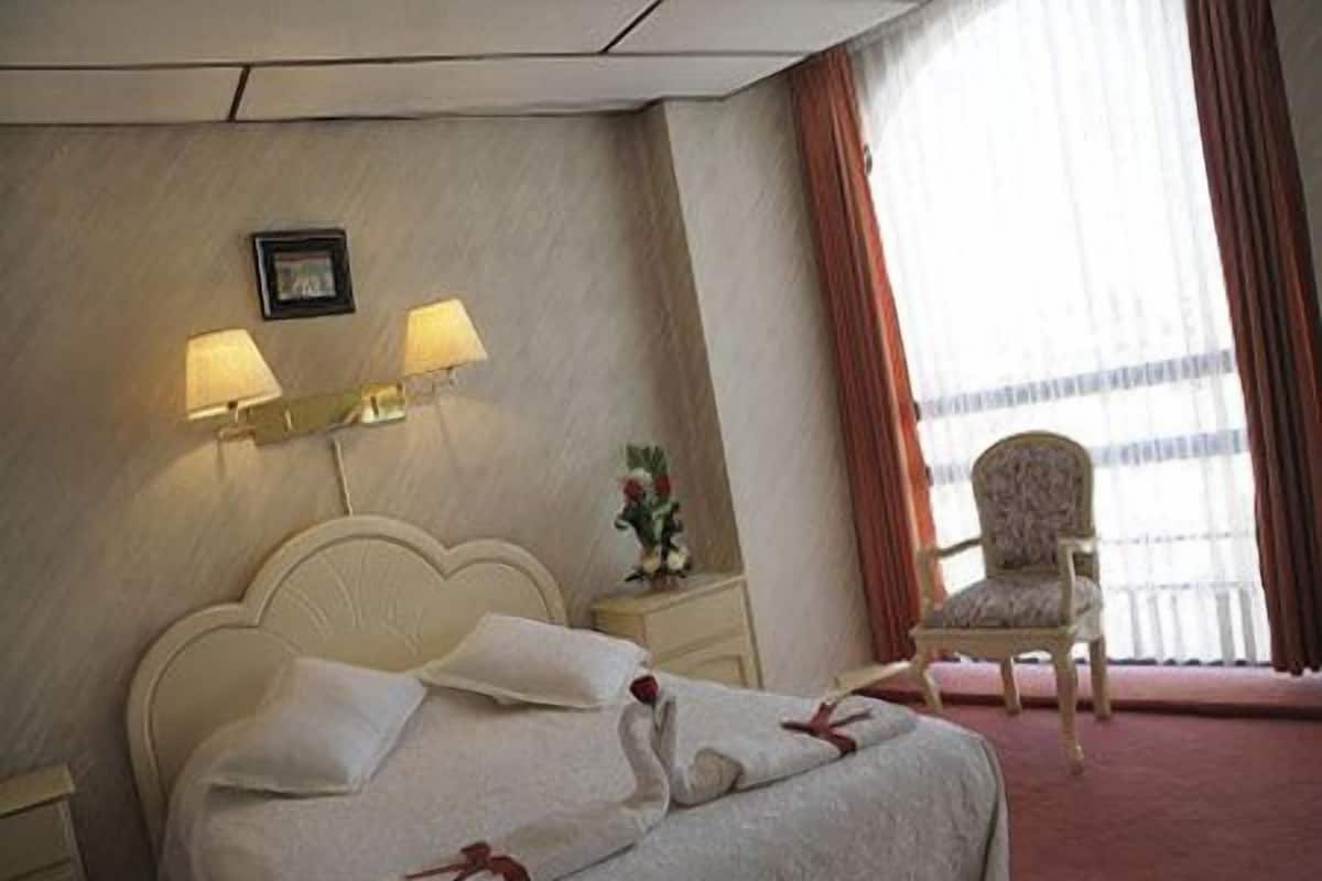 Double Room | Free cots/infant beds, rollaway beds, free WiFi