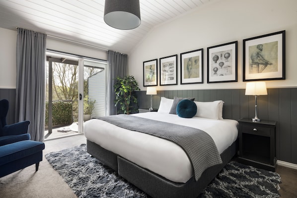 Habitación superior | Camas con pillow-top, minibar, decoración personalizada y escritorio 