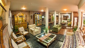 Lobby sitting area - Hotel Bahia Nueva (Puerto Madryn)