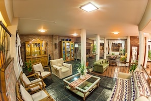 Lobby sitting area - Hotel Bahia Nueva (Puerto Madryn)