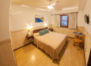 Chambre Standard double ou avec lits jumeaux | Rideaux d’obscurcissement, lit de bébé (gratuit)