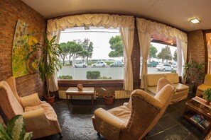Sala de estar en el lobby