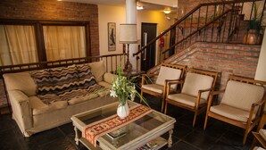 Lobby sitting area - Hotel Bahia Nueva (Puerto Madryn)