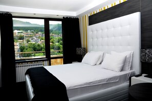 Minibar, individually decorated, individually furnished, desk - Grand Hotel Shumen (Shumen)