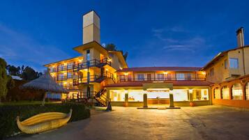 住宿正面 - 傍晚/夜晚