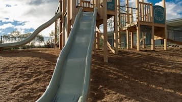 Área de juegos infantiles al aire libre