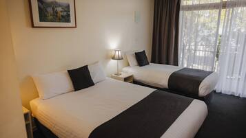 Standard Room, Non Smoking, Kitchenette (Queen + Single) | Desk, iron/ironing board, free WiFi, bed sheets