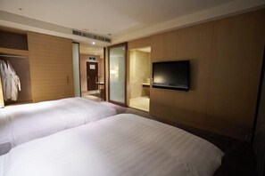 Tempat tidur bayi