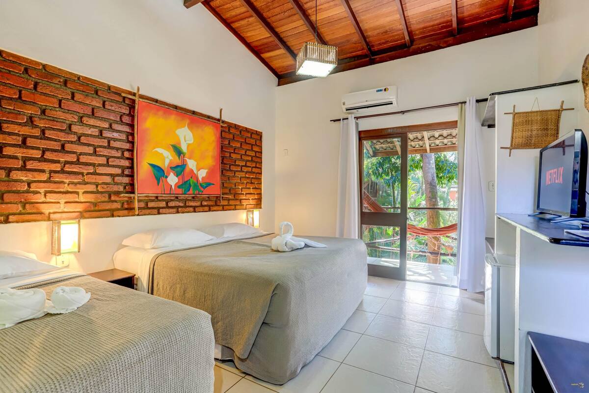 Minibar, cortinas blackout, wifi gratis y decoración personalizada 