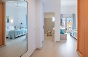 In-room safe, desk, blackout curtains, iron/ironing board - Hotel Médano (Granadilla de Abona)