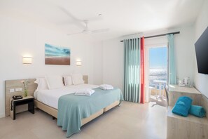 In-room safe, desk, blackout drapes, iron/ironing board - Hotel Médano (Granadilla de Abona)