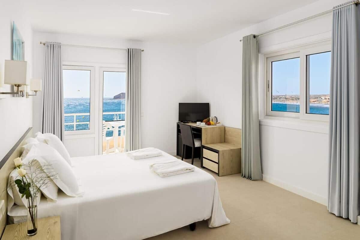 1 bedroom, in-room safe, desk, blackout curtains