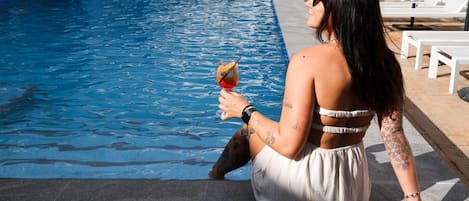 Outdoor pool, free pool cabanas, pool umbrellas