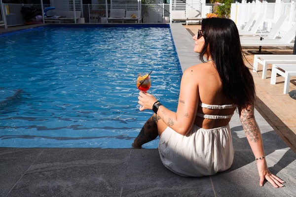 Outdoor pool, free pool cabanas, pool umbrellas