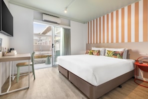 Superior King Poolside | Iron/ironing board, bed sheets - Nightcap at the Cavenagh (Darwin)
