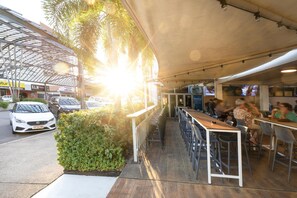 Bar (on property) - Nightcap at the Cavenagh (Darwin)
