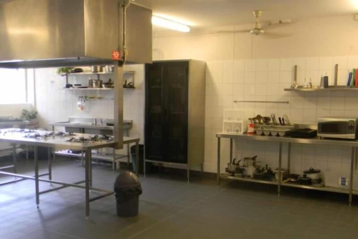 Private kitchen | Full-size fridge, coffee/tea maker, electric kettle