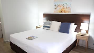 Iron/ironing board, bed sheets