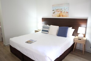 Iron/ironing board, bed sheets