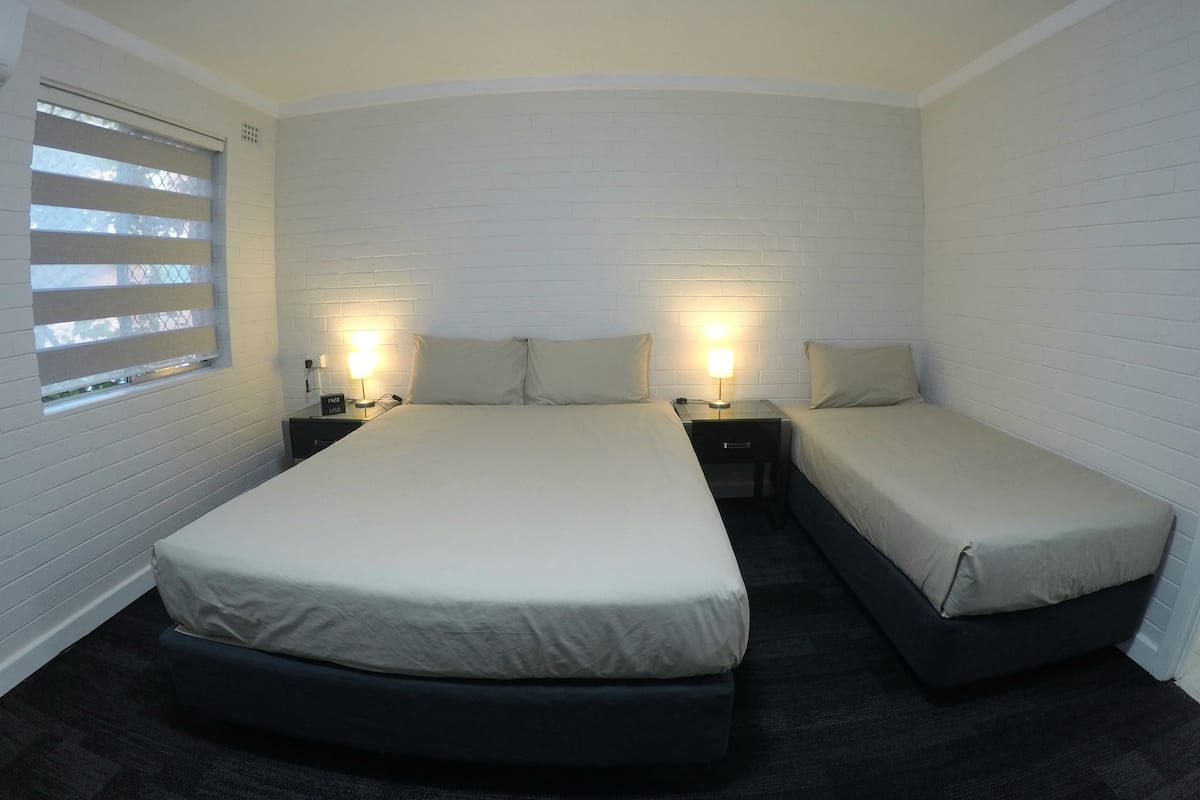 Executive studio, 1 queensize bed | 1 slaapkamer, een bureau, een strijkplank/strijkijzer, gratis wifi