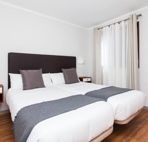 Superior Apartment, 1 Bedroom, Terrace | 1 bedroom, premium bedding, in-room safe, iron/ironing board - Apartamentos Villa Florida (Antigua)