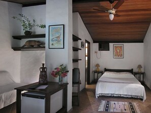 Surmatelas, minibar, coffres-forts dans les chambres